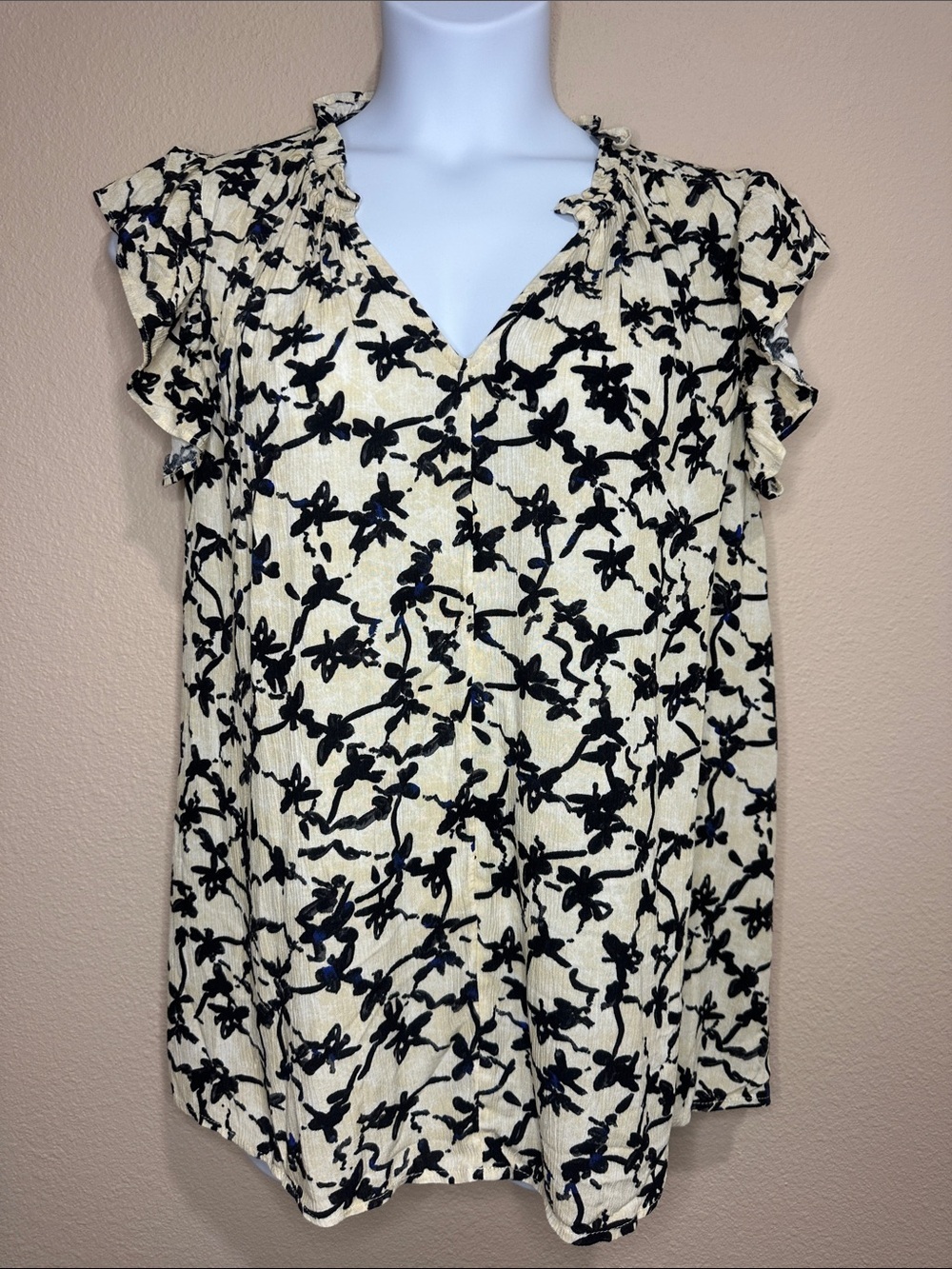 Terra & Sky Black Floral Print Ruffle Sleeve Top on Cream, Size 1X, EUC
